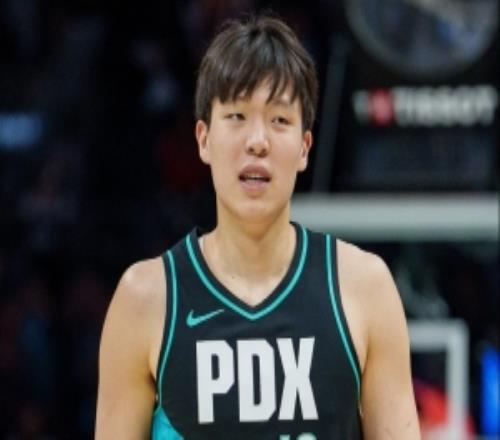 杨瀚森本季获得的机会不多这与更换教练、培养计划等有直接关系