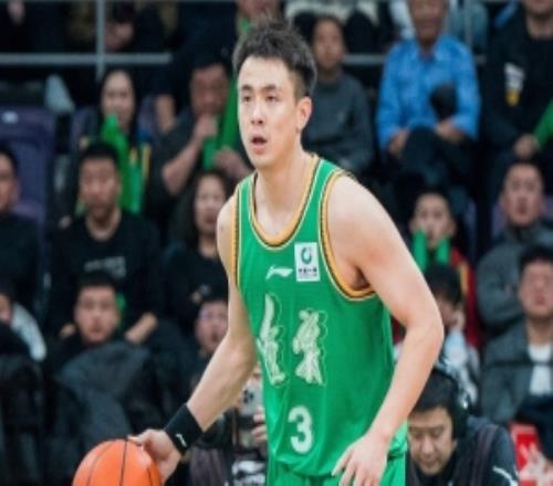 打得還可以！趙繼偉7中2拿到13分6助追防大帽珀塞爾