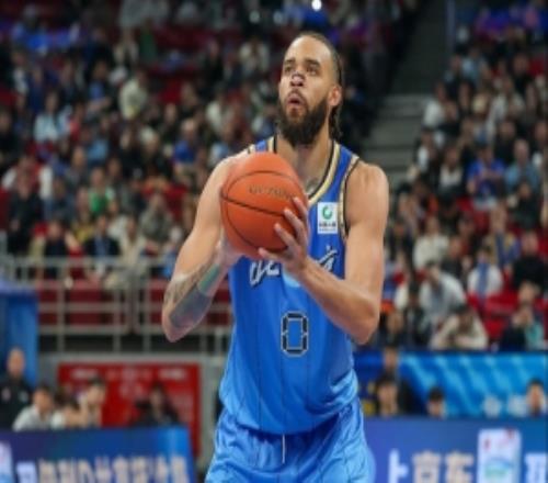 媒體人：麥基缺乏穩(wěn)定的一對(duì)一單打能力面對(duì)王哲林都以吃癟告終