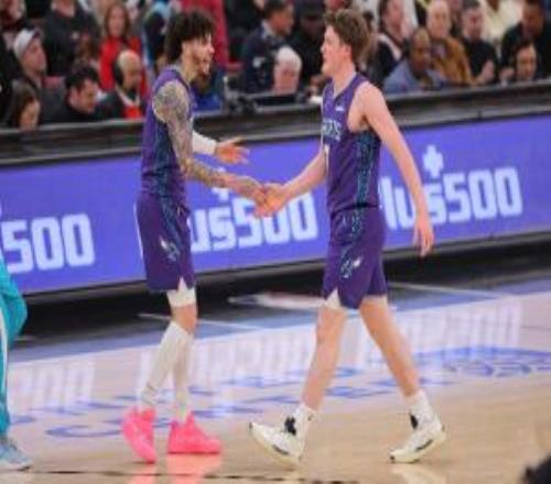 三球出手全是三分轟5記三分賽季272記追平隨后克尼佩爾再進(jìn)一球