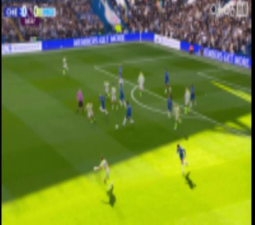 切爾西打出反擊，帕爾默得球晃過羅德里，小角度射門擊中邊網(wǎng)