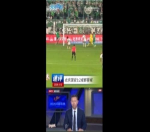 天天體育嘉賓表態：踢完就倆字不服，十幾分鐘人數就不該是均勢