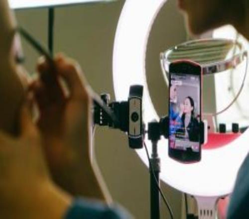 官方發(fā)布加強(qiáng)網(wǎng)絡(luò)直播打賞規(guī)范管理通知：網(wǎng)絡(luò)直播打賞不得向8歲以下兒童開放！