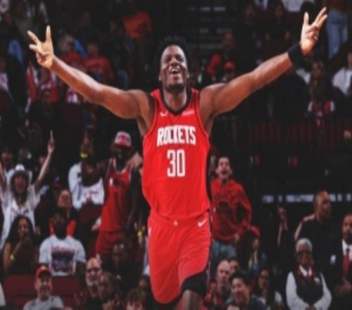 稀客??！火箭官方曬贏球海報(bào)：卡佩拉高舉手臂登上封面