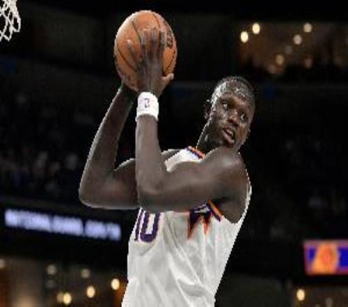 越打越好！馬盧阿奇15投8中砍下18分14板1斷2帽7個(gè)前板太亮眼