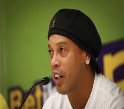 世體：小羅在巴黎時(shí)賽前去酒吧玩通宵，至今記恨主帥把自己放替補(bǔ)