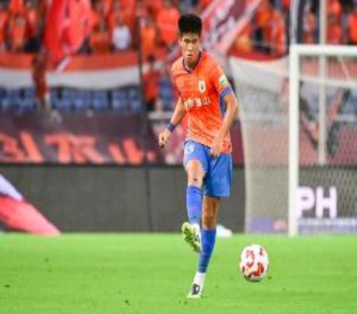 足球報(bào)：年輕化的泰山隊(duì)止住連敗，彭嘯、陳澤仕發(fā)揮出色