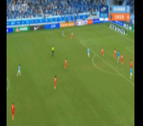 再扳一球！張宸梁97分鐘手球送點韋斯利點射破門，新鵬城34玉昆