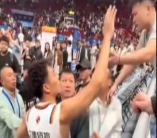 记者：曾在正常规定之内却被限制采访拍摄安保说这里是北京