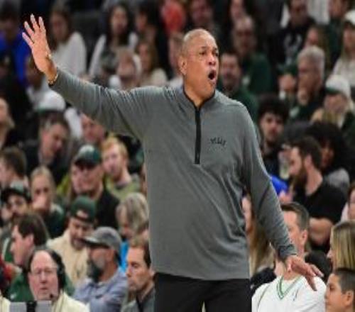 巴克利評(píng)老里下課：雄鹿更衣室里有幾個(gè)軟蛋泄密的人就是混蛋！