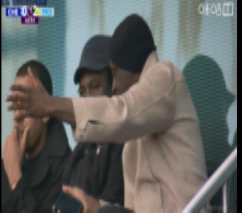 好久不見(jiàn)！亞亞圖雷也在斯坦福橋現(xiàn)場(chǎng)觀看切爾西vs曼城