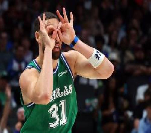 還會(huì)繼續(xù)嗎克萊還剩最后一年1746萬(wàn)休賽期最高可續(xù)4年1.1億