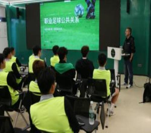 浙江隊(duì)組織公關(guān)培訓(xùn)課，強(qiáng)調(diào)面對(duì)媒體球迷要保持禮貌、耐心、真誠(chéng)
