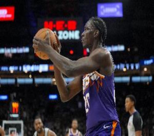 布克：弗萊明身材像已經(jīng)打了10年NBA一樣他的防守本能很棒