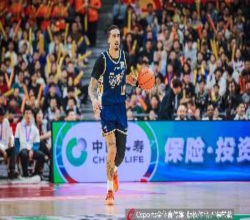 活力十足！奎因多次反擊暴扣全場23中11貢獻26分8板4助3斷