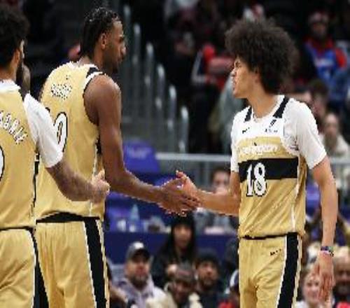 濃眉：我進NBA時現在的隊友們才45歲終于體會到老詹的感受了