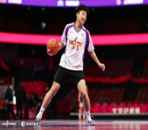 冉珂嘉成為第4位被WNBA選秀選中的中國(guó)球員首位被選中的中國(guó)后衛(wèi)