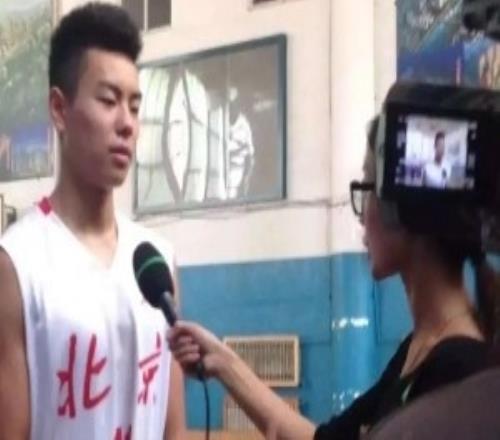 只是回憶過(guò)去！李添榮曬照回憶青年時(shí)期在北京打球&看球回憶！