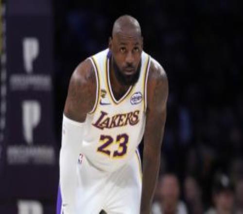 帕森斯：我相信詹姆斯不僅能做組織前鋒需要時(shí)仍能扛起主攻重任