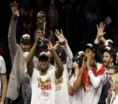 恩怨！小卡季后賽3戰(zhàn)勇士手刃初代水花被渣渣墊腳掀翻勇士王朝