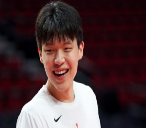 解說：楊瀚森見識到了NBA的殘酷希望他能體驗一下季后賽的感覺