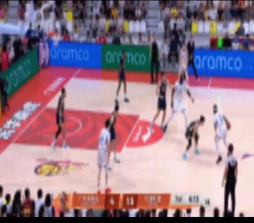 翻江倒海！法爾連續(xù)內(nèi)線暴扣得手3中3獨(dú)得6分高于廣東全隊(duì)