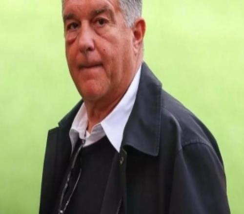 每體：拉波爾塔右眼明顯腫脹，可能得了麥粒腫