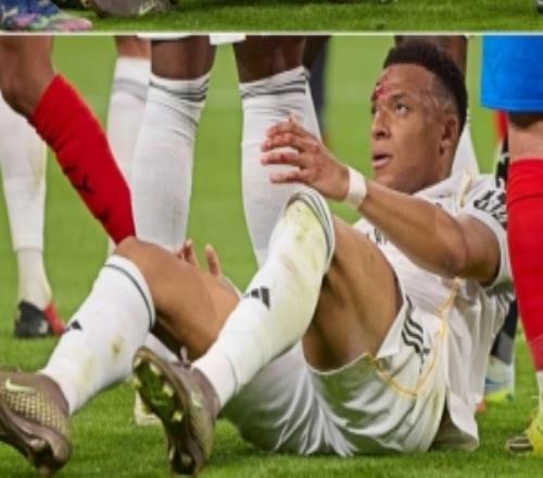 前裁判談姆巴佩被肘擊：VAR本應(yīng)介入并判點(diǎn)，整個(gè)裁判組都犯了錯(cuò)