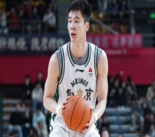 靠你倆撐進攻！半場趙柏清9中6砍15分3助郭昊文8中3砍13分4助