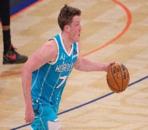 歡迎來(lái)到真正的NBA常規(guī)賽三分王克尼佩爾附加賽首節(jié)5中0吞蛋