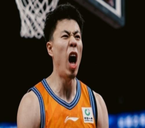 能攻善守！張鎮(zhèn)麟送全場(chǎng)最高5搶斷平廣州全隊(duì)另14中7拿14分2助