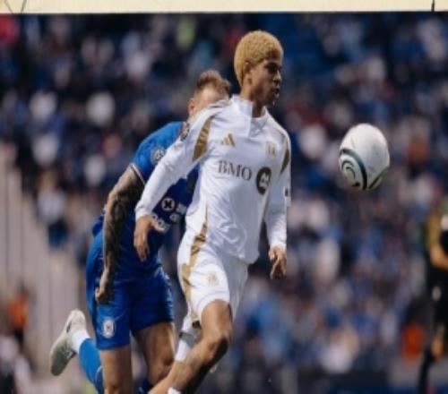 一度因歧視事件中斷，美冠杯洛杉磯FC11平藍(lán)十字，總比分41晉級