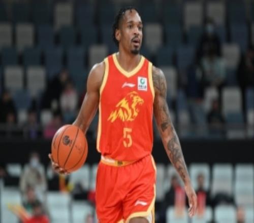 為季后賽養(yǎng)手感小巴里布朗全場33中14空砍41分3板4助4斷1帽