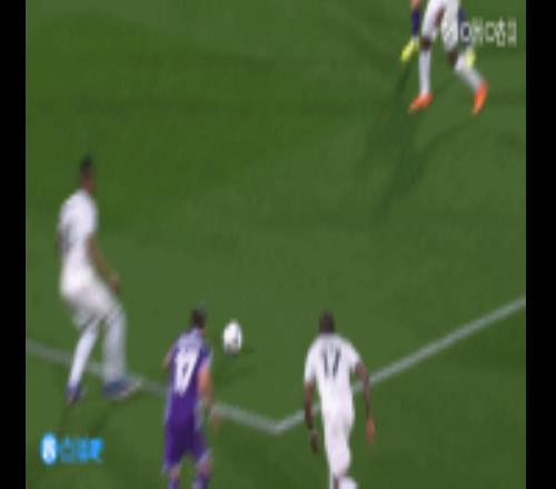 佛羅倫薩10拉齊奧的裁判和VAR發(fā)生爭執(zhí)，堅(jiān)持己見不給拉齊奧點(diǎn)球