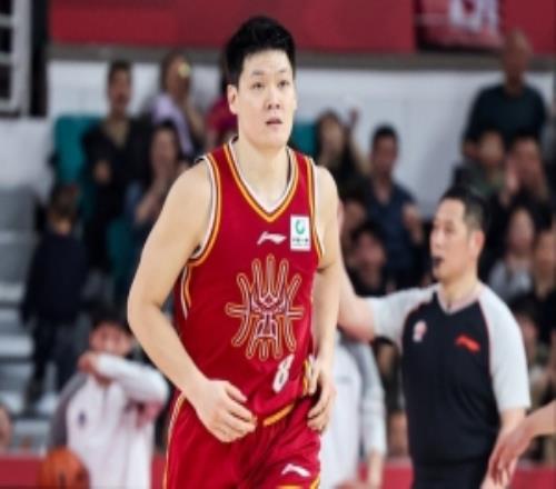 不是關(guān)鍵球不進(jìn)！張寧命中大心臟三分全場(chǎng)2中1得到3分4板