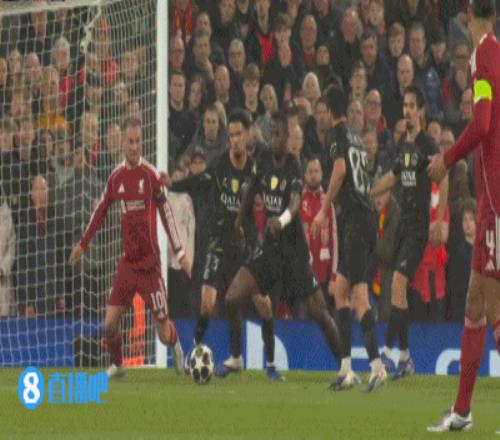 第64分鐘，麥卡利斯特禁區(qū)內(nèi)卡身位過(guò)程中被帕喬放倒，VAR介入取消點(diǎn)球