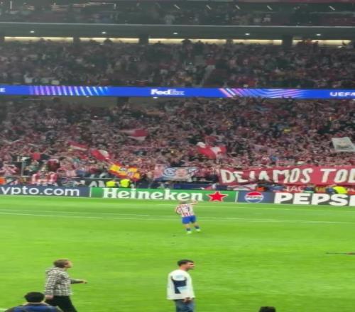 能否圓歐冠夢(mèng)！格子獨(dú)自一人與馬競(jìng)球迷激情慶祝進(jìn)4強(qiáng)