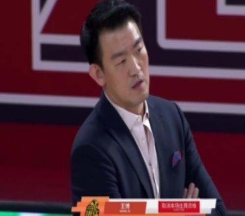 儒雅！廣廈主帥王博進場抗議被奪權驅逐離場時面帶微笑頻頻鼓掌