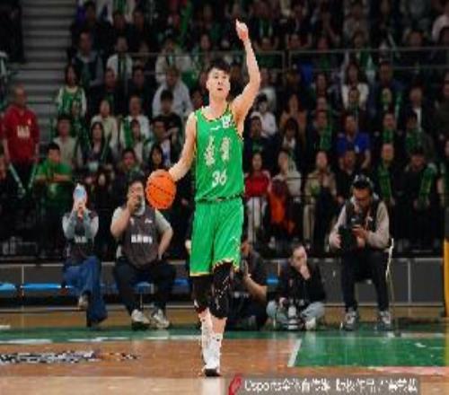 拼勁兒值得鼓勵(lì)！鄢手騏11中6&三分6中3拿15分4助3斷第三節(jié)犯滿