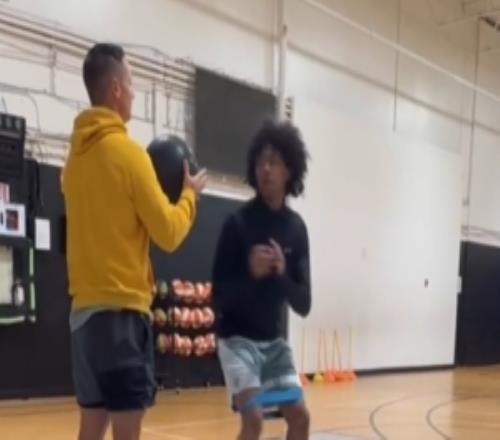 打磨技藝！朱正曬視頻：和庫里體能訓練團隊的夏天特訓