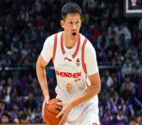 歷史性時(shí)刻！深圳老將周鵬達(dá)成生涯第800場(chǎng)里程碑CBA歷史第一人