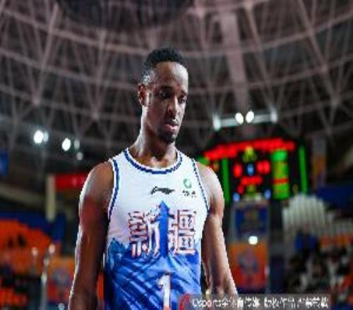 火力很猛！新疆首節(jié)18中12轟下39分罰球15中12