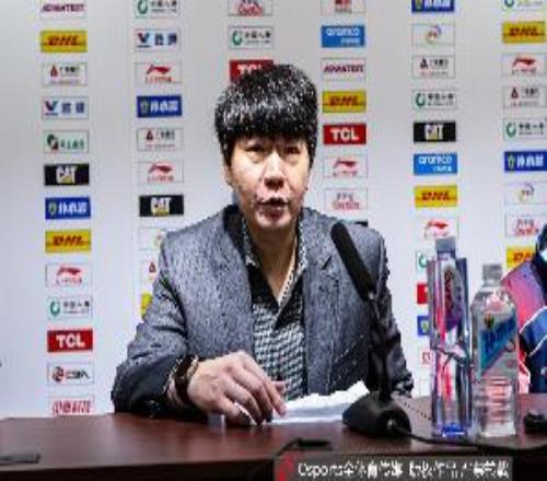 邱彪：第三節(jié)好像一下子變了一支隊連叫暫停也沒解決防守重點(diǎn)人