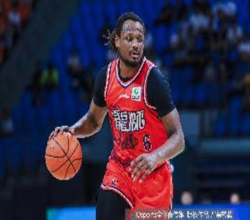 火力全開！伯頓半場13中7砍最高19分外加7板正負(fù)值+7