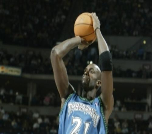 阿里納斯：阿德巴約有點(diǎn)像加內(nèi)特有能力場(chǎng)均30+但打法太團(tuán)隊(duì)了