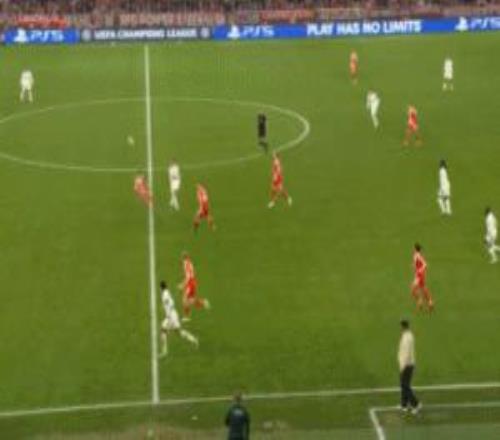 維貝吵架！維尼修斯斷球被于帕回防破壞，貝林沒等到傳中叉腰攤手