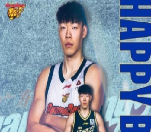 早日康復(fù)！祝廣東男籃球員張昊24歲生日快樂！