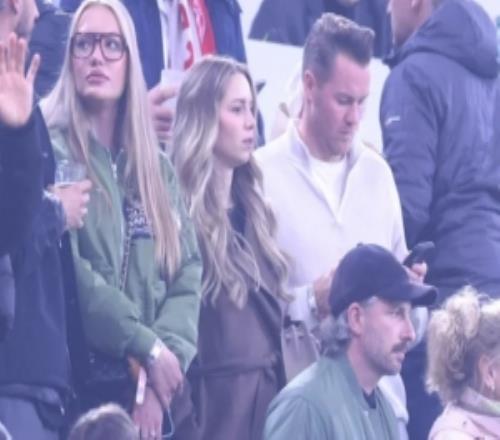 見證拜仁晉級!諾伊爾懷孕的妻子安妮卡來到安聯球場觀戰