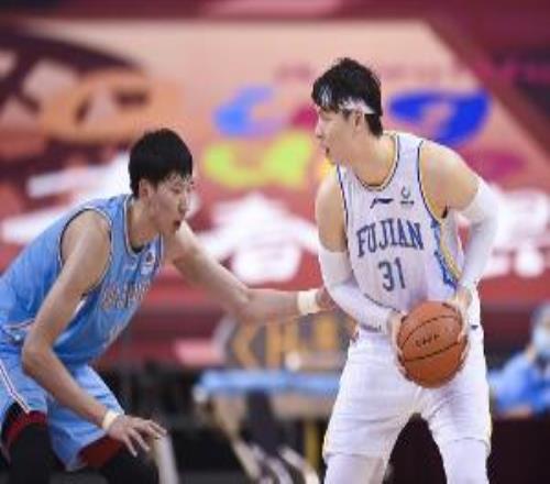 媒體人：王哲林能力不如周琦但場上的專注度高于周琦