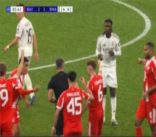 肉眼可見的慌了！卡馬文加吃第二黃后原地石化，喘著粗氣張口結(jié)舌